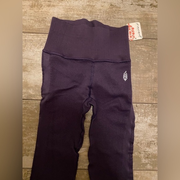 Free People Movement Free Throw Leggings in Blue Violet Size XS NWT - Picture 4 of 9